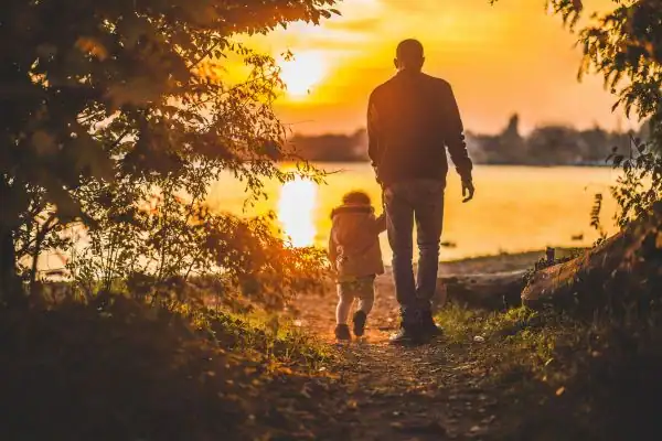image of dad and child - parental alienation Maidenhead